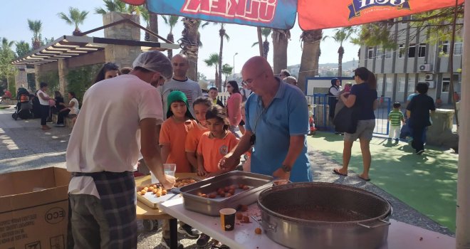 ŞEHİT ÖĞRETMEN ERSOY YORULMAZ ANISINA LOKMA DAĞITILDI.