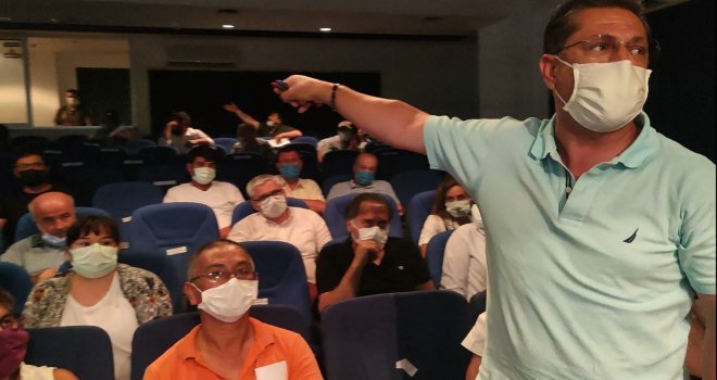 SÜSLÜ LAFLAR ETMEKLE DEMOKRAT OLUNMUYOR 