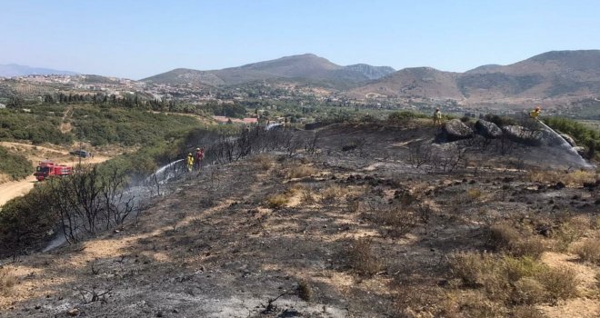 UÇURT­MA TE­PE­SİN­DE YAN­GIN: 3 DÖ­NÜM­LÜK MAKİLİK ALAN ZARAR GÖRDÜ